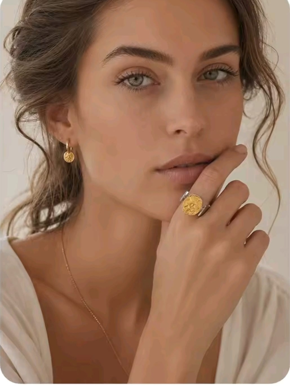 18K Gold-Plated Women's Lion Motif Ring - Elegant Gold- Silver Statement Band